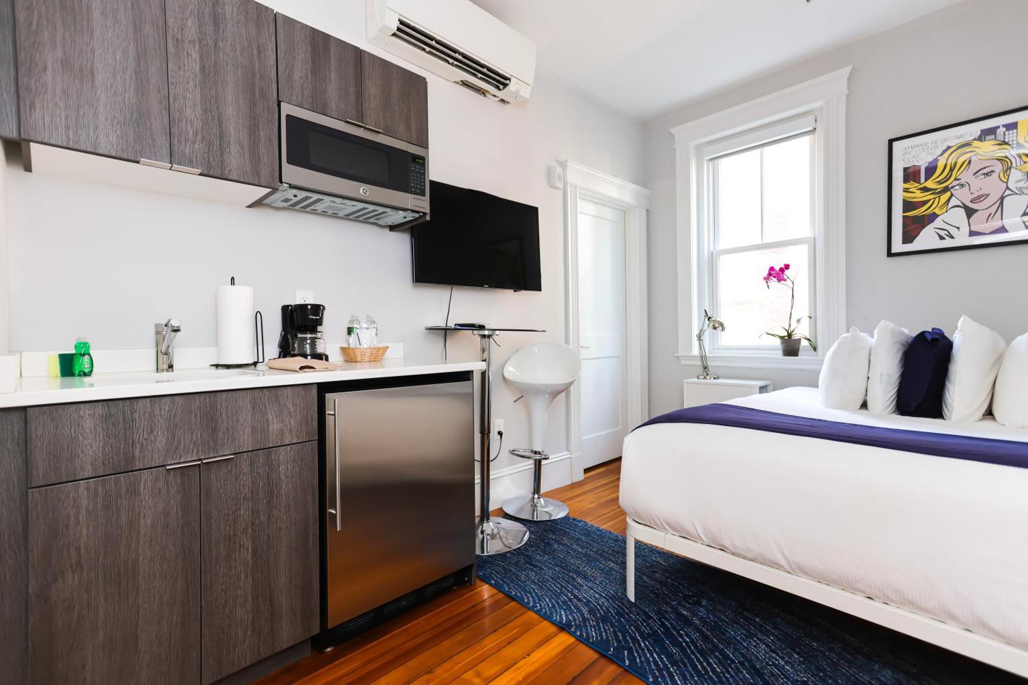 A Stylish Stay W/ A Queen Bed, Heated Floors.. #26 Brookline Luaran gambar