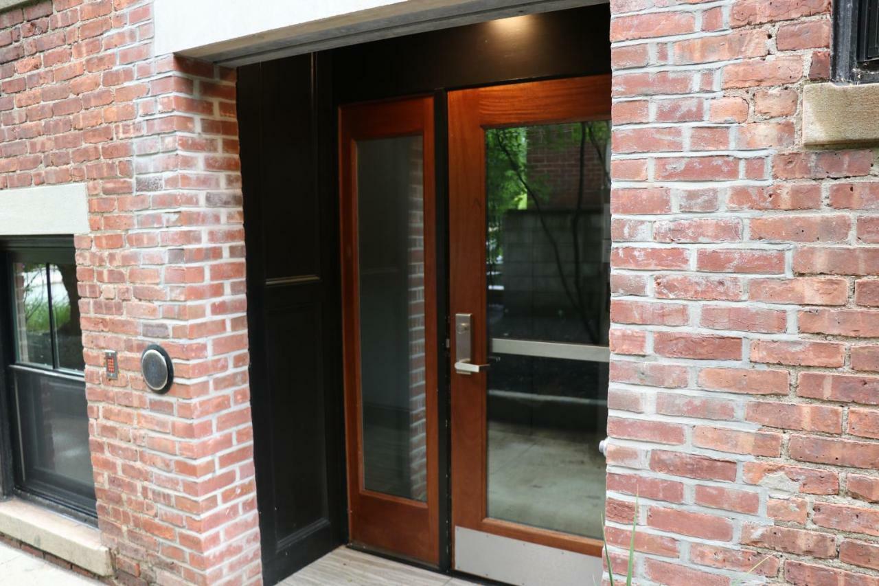 A Stylish Stay W/ A Queen Bed, Heated Floors.. #26 Brookline Luaran gambar