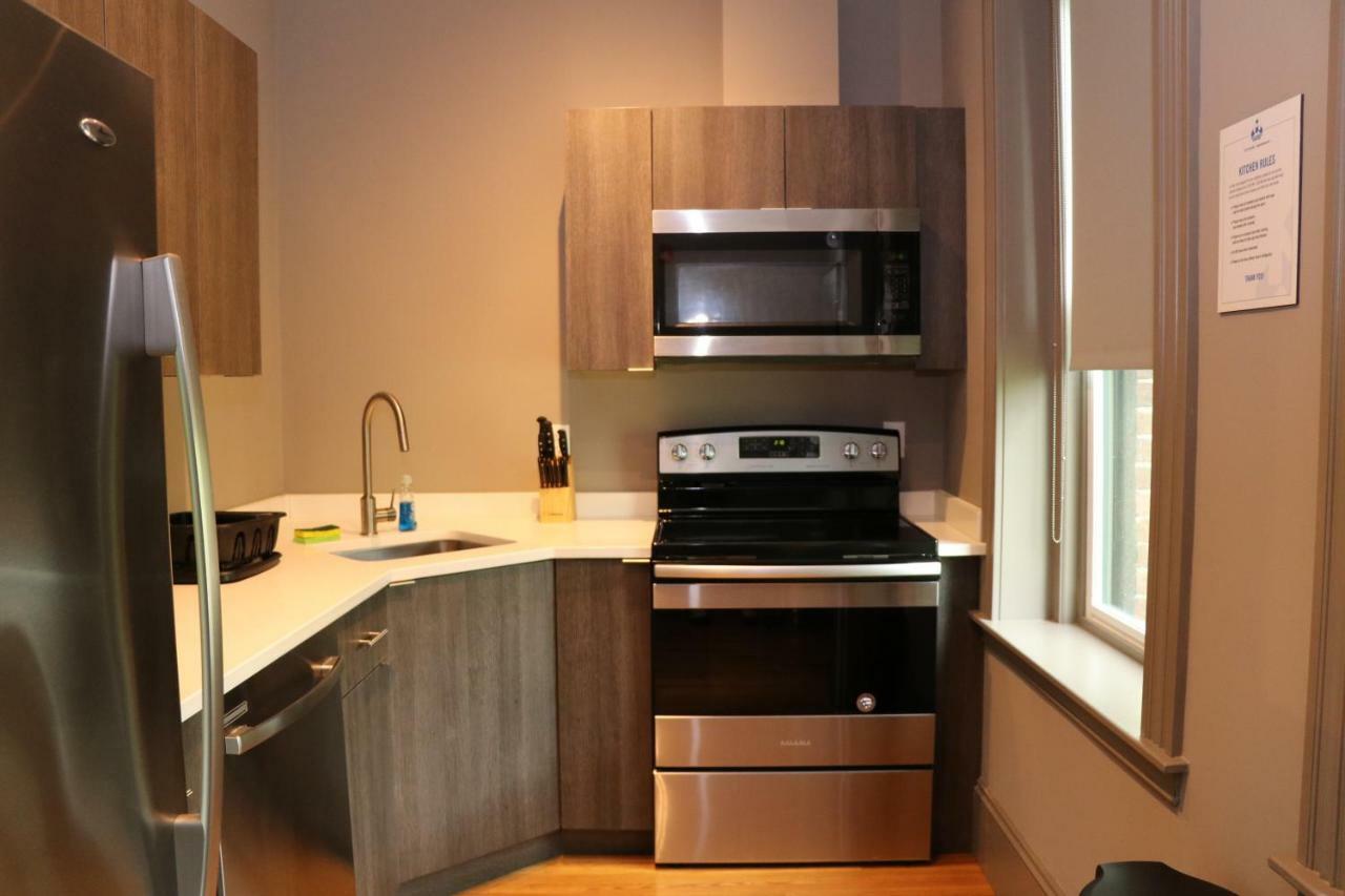A Stylish Stay W/ A Queen Bed, Heated Floors.. #26 Brookline Luaran gambar