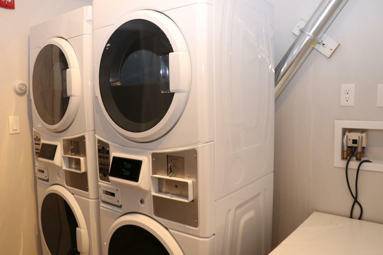 A Stylish Stay W/ A Queen Bed, Heated Floors.. #26 Brookline Luaran gambar